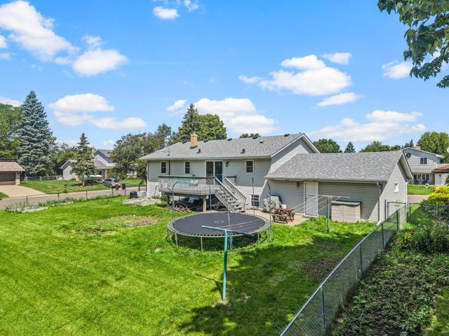 2162 Maple Lane E, Maplewood, MN 55109
