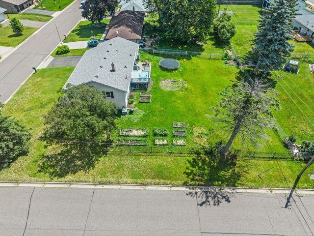 2162 Maple Lane E, Maplewood, MN 55109