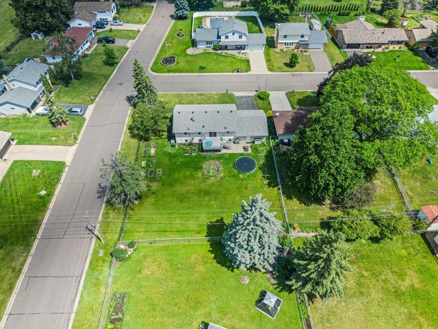 2162 Maple Lane E, Maplewood, MN 55109