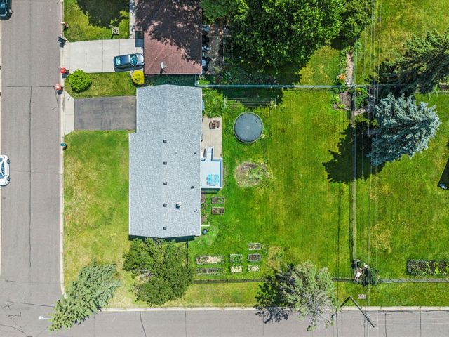 2162 Maple Lane E, Maplewood, MN 55109