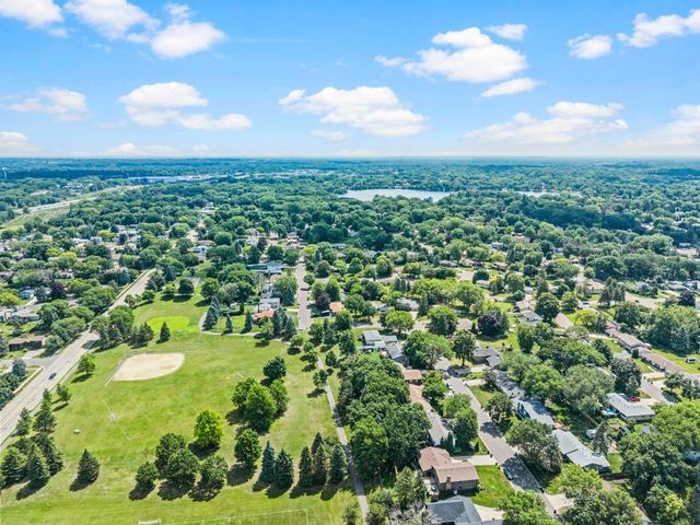 2162 Maple Lane E, Maplewood, MN 55109