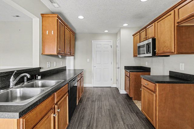 321 Millbrook Circle, Galivants Ferry, SC 29544