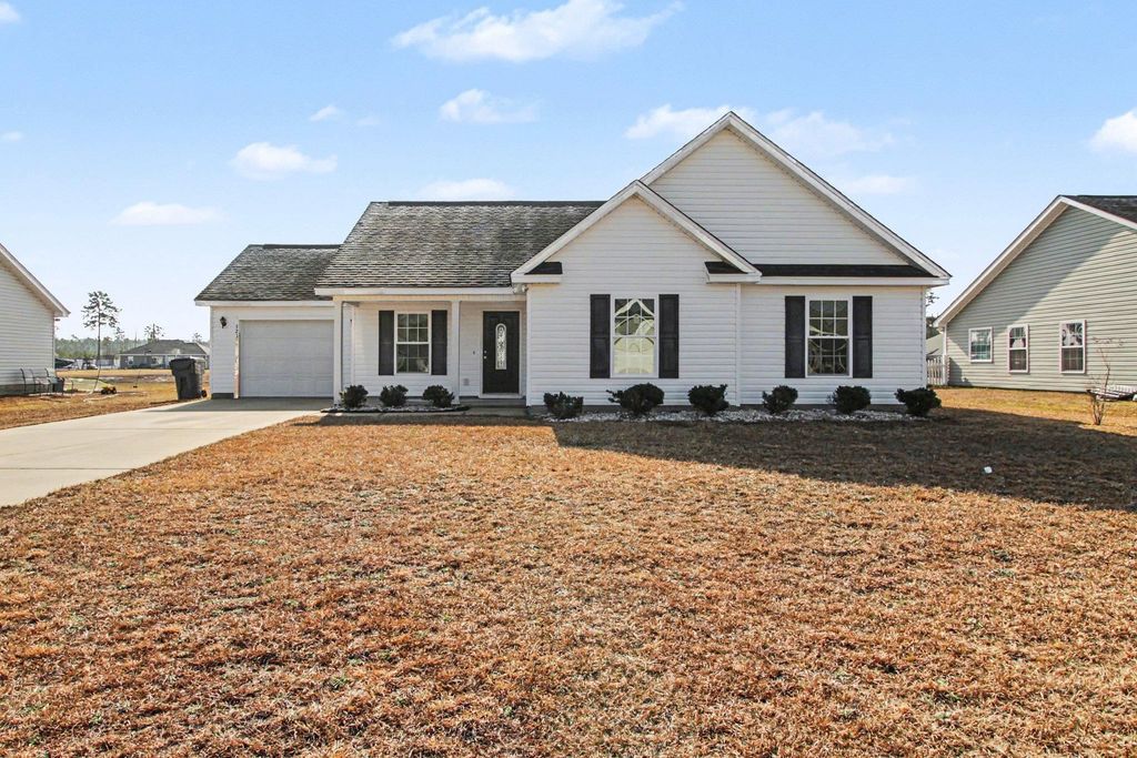 321 Millbrook Circle, Galivants Ferry, SC 29544