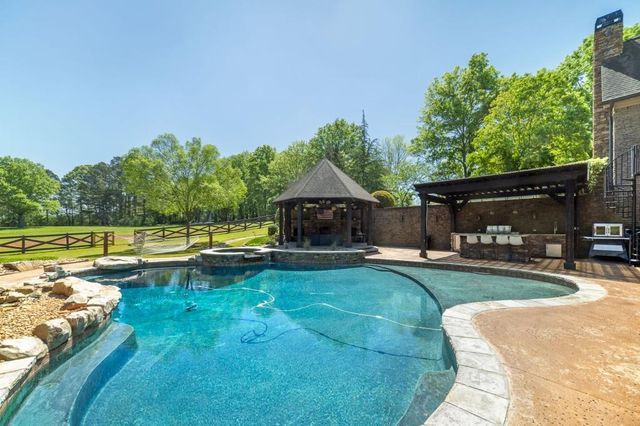140 Green Circle, Mcdonough, GA 30252