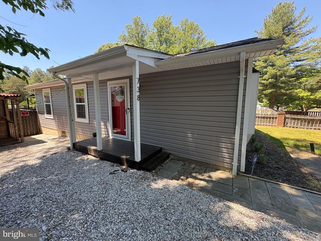 738 WHITE SANDS DR, Lusby, MD 20657