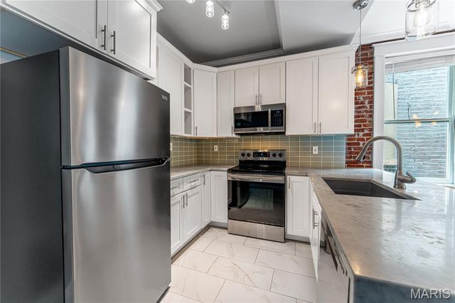 5210 Alaska Avenue, St Louis, MO 63111