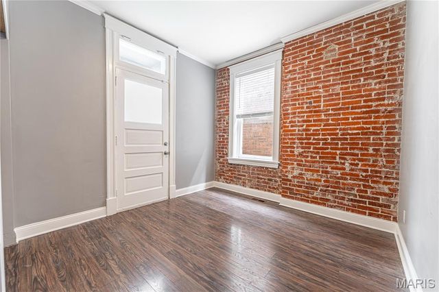5210 Alaska Avenue, St Louis, MO 63111