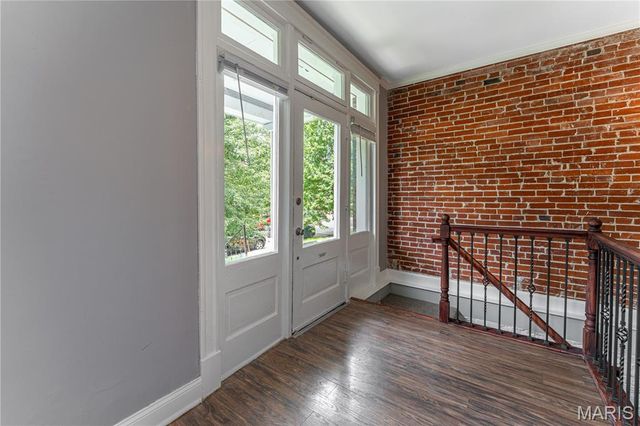 5210 Alaska Avenue, St Louis, MO 63111