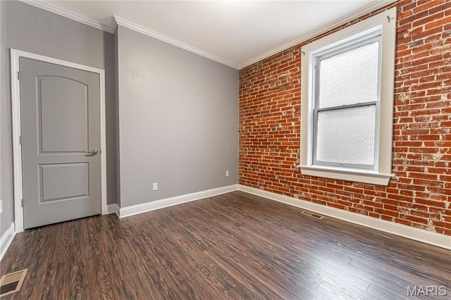5210 Alaska Avenue, St Louis, MO 63111