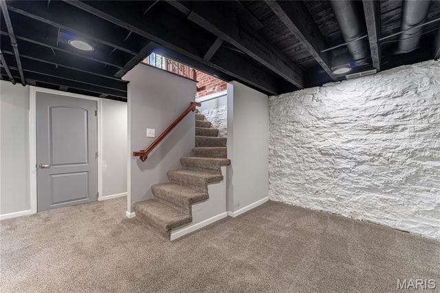 5210 Alaska Avenue, St Louis, MO 63111