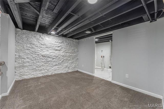 5210 Alaska Avenue, St Louis, MO 63111