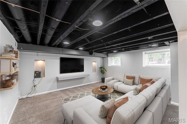 5210 Alaska Avenue, St Louis, MO 63111