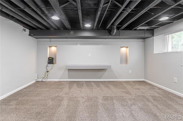 5210 Alaska Avenue, St Louis, MO 63111