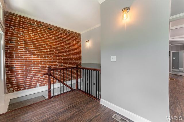 5210 Alaska Avenue, St Louis, MO 63111