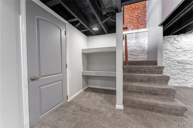 5210 Alaska Avenue, St Louis, MO 63111