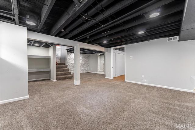 5210 Alaska Avenue, St Louis, MO 63111