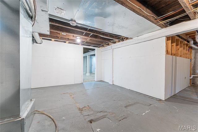 5210 Alaska Avenue, St Louis, MO 63111