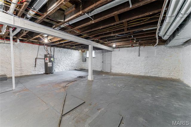 5210 Alaska Avenue, St Louis, MO 63111