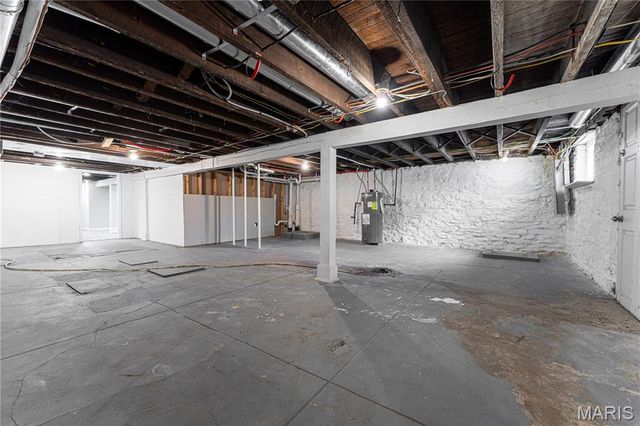 5210 Alaska Avenue, St Louis, MO 63111