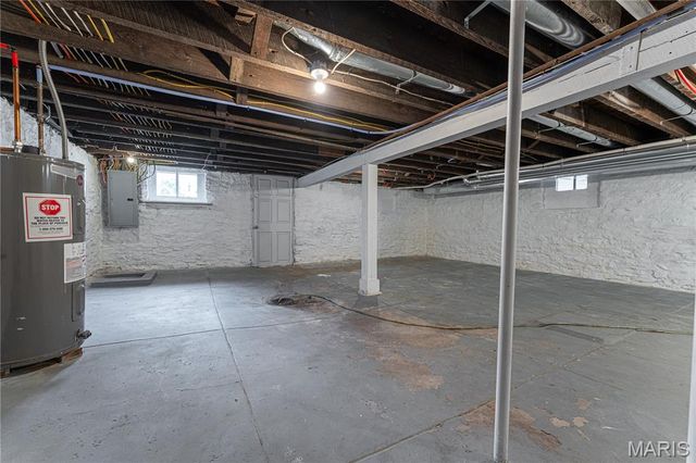 5210 Alaska Avenue, St Louis, MO 63111