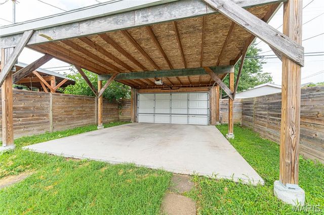 5210 Alaska Avenue, St Louis, MO 63111