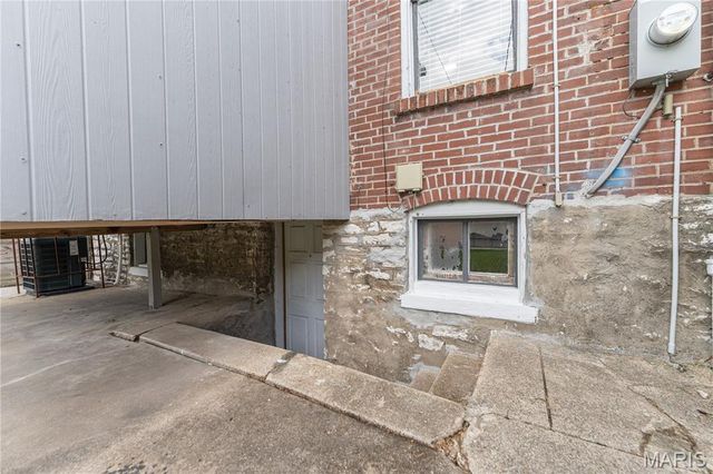 5210 Alaska Avenue, St Louis, MO 63111