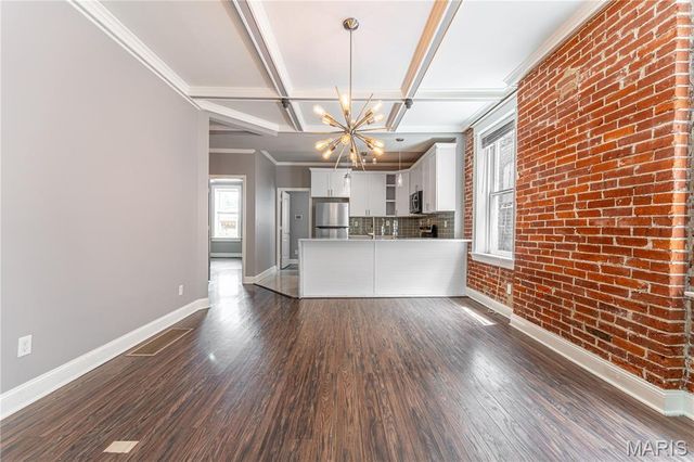 5210 Alaska Avenue, St Louis, MO 63111