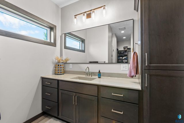 204 S 15th Ave Avenue, Rock Rapids, IA 51246