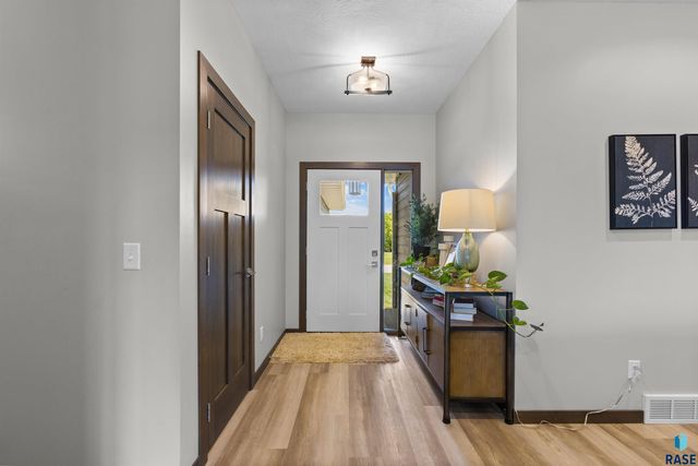 204 S 15th Ave Avenue, Rock Rapids, IA 51246