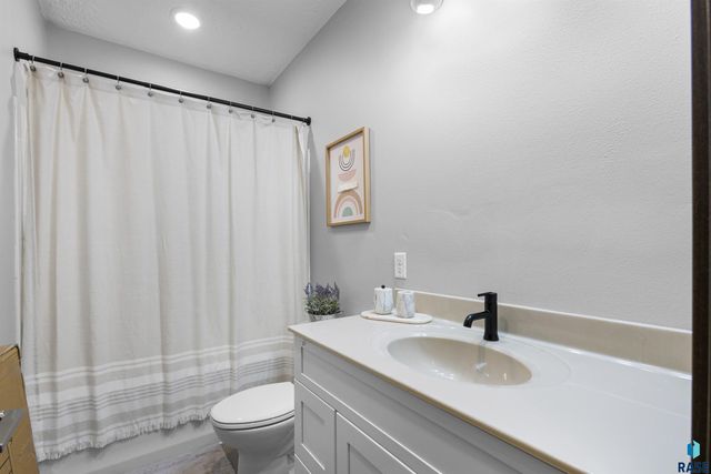 204 S 15th Ave Avenue, Rock Rapids, IA 51246