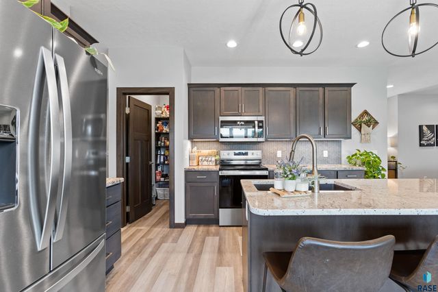 204 S 15th Ave Avenue, Rock Rapids, IA 51246