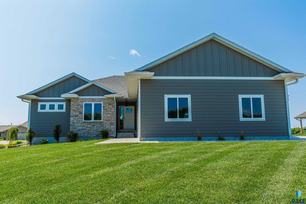 204 S 15th Ave Avenue, Rock Rapids, IA 51246