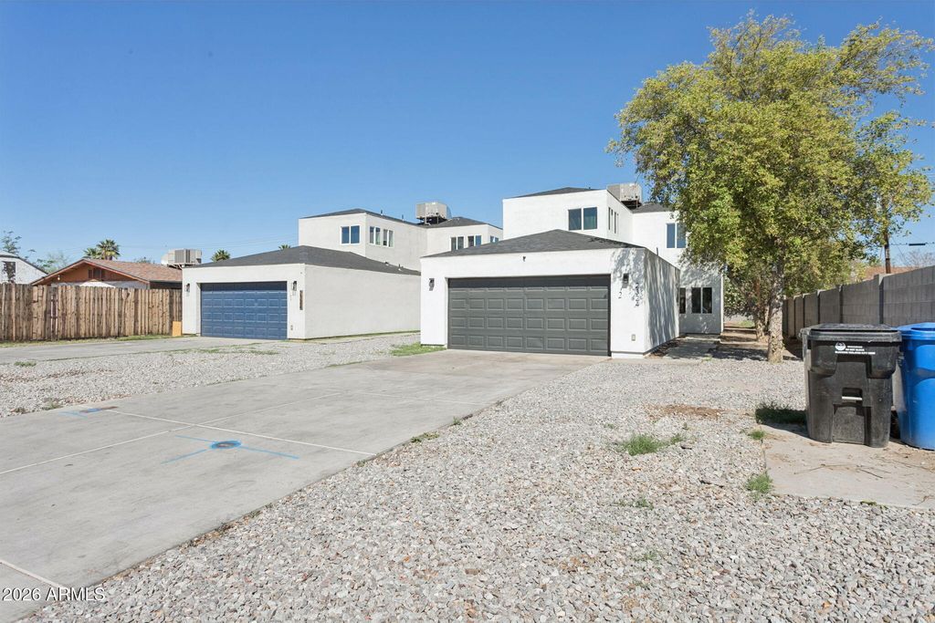 2324 E OAK Street, Phoenix, AZ 85006 — photo 2