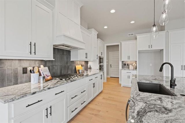 4458 Tee Box Drive, Basehor, KS 66007