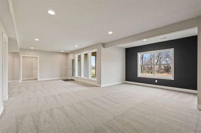 4458 Tee Box Drive, Basehor, KS 66007