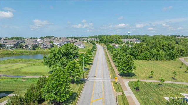 4458 Tee Box Drive, Basehor, KS 66007