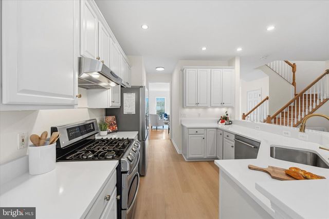 13004 ROSE PETAL CIR, Herndon, VA 20171