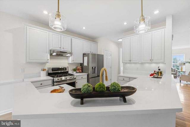 13004 ROSE PETAL CIR, Herndon, VA 20171