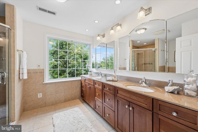 13004 ROSE PETAL CIR, Herndon, VA 20171