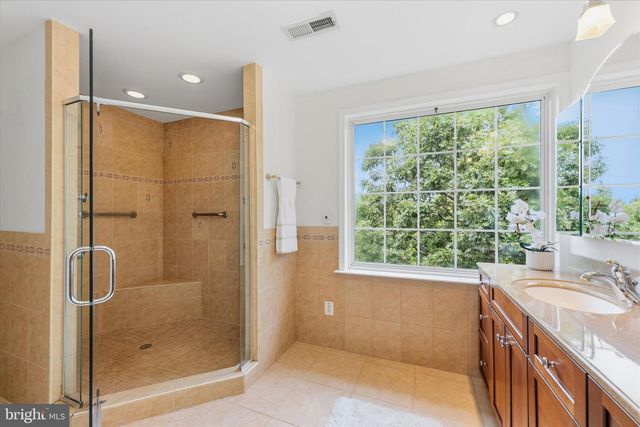 13004 ROSE PETAL CIR, Herndon, VA 20171