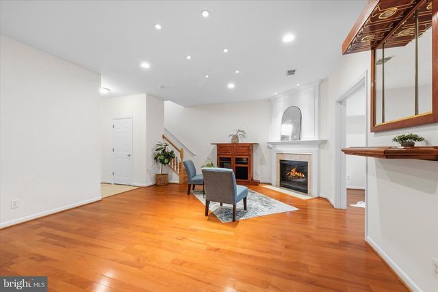 13004 ROSE PETAL CIR, Herndon, VA 20171