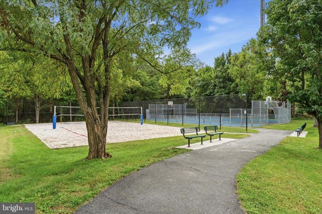 13004 ROSE PETAL CIR, Herndon, VA 20171