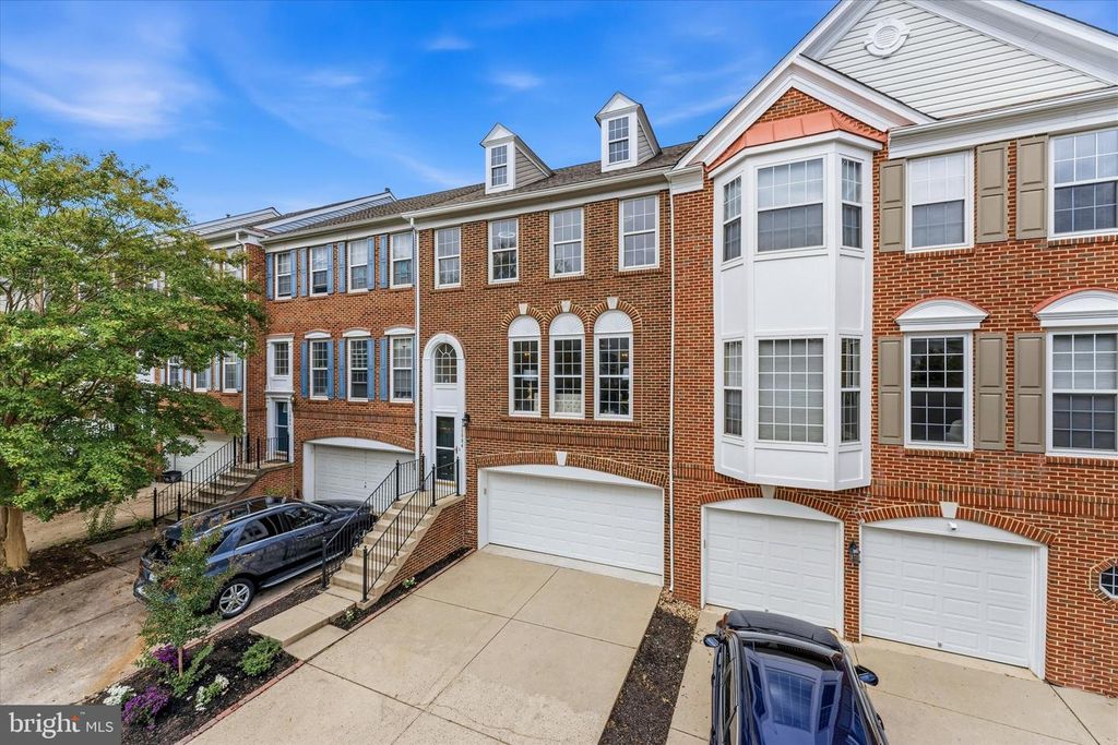 13004 ROSE PETAL CIR, Herndon, VA 20171