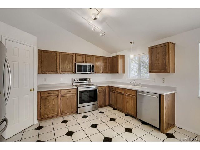 1633 Deerwood Dr, Longmont, CO 80504