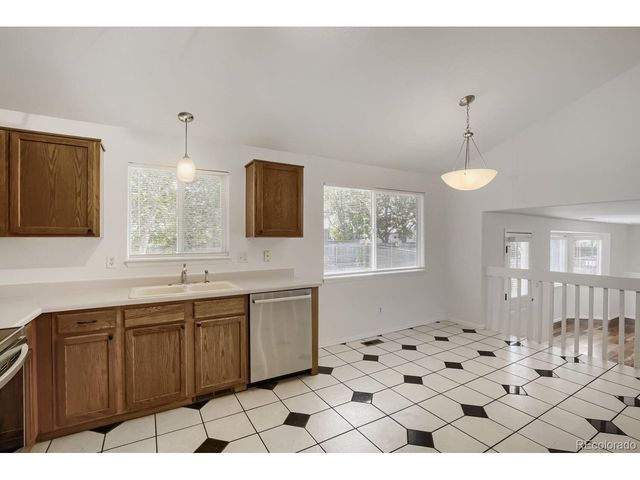 1633 Deerwood Dr, Longmont, CO 80504