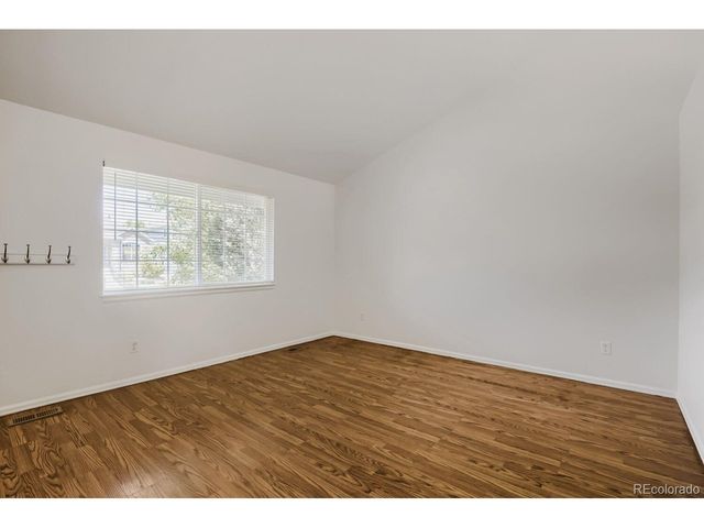 1633 Deerwood Dr, Longmont, CO 80504