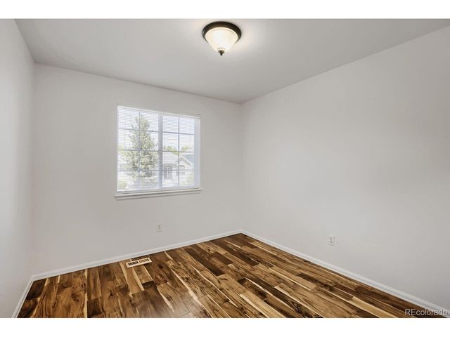 1633 Deerwood Dr, Longmont, CO 80504