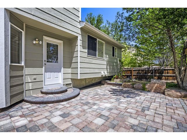 1633 Deerwood Dr, Longmont, CO 80504