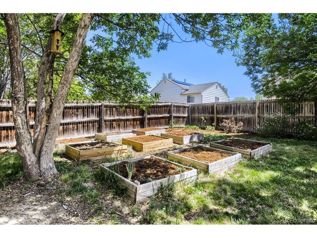 1633 Deerwood Dr, Longmont, CO 80504