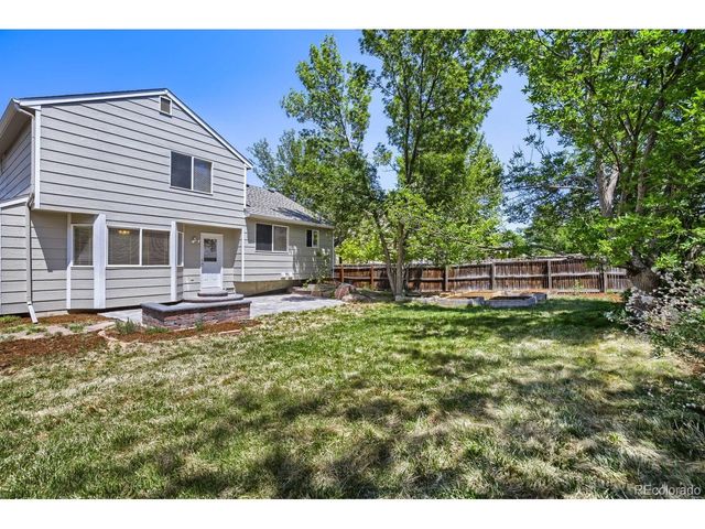 1633 Deerwood Dr, Longmont, CO 80504